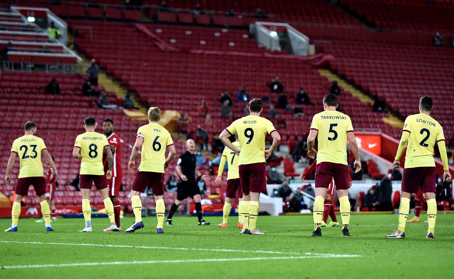 出其不意的 出其不意的